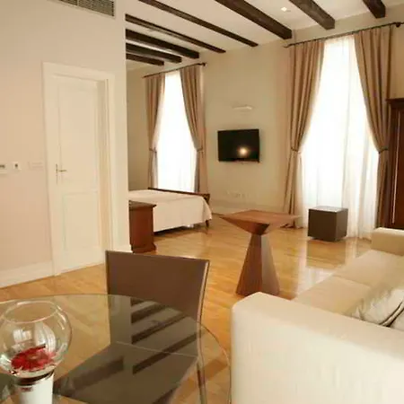 ホテル The Pucic Palace Annex 5*